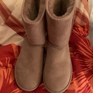 Uggs light pink or dust rose